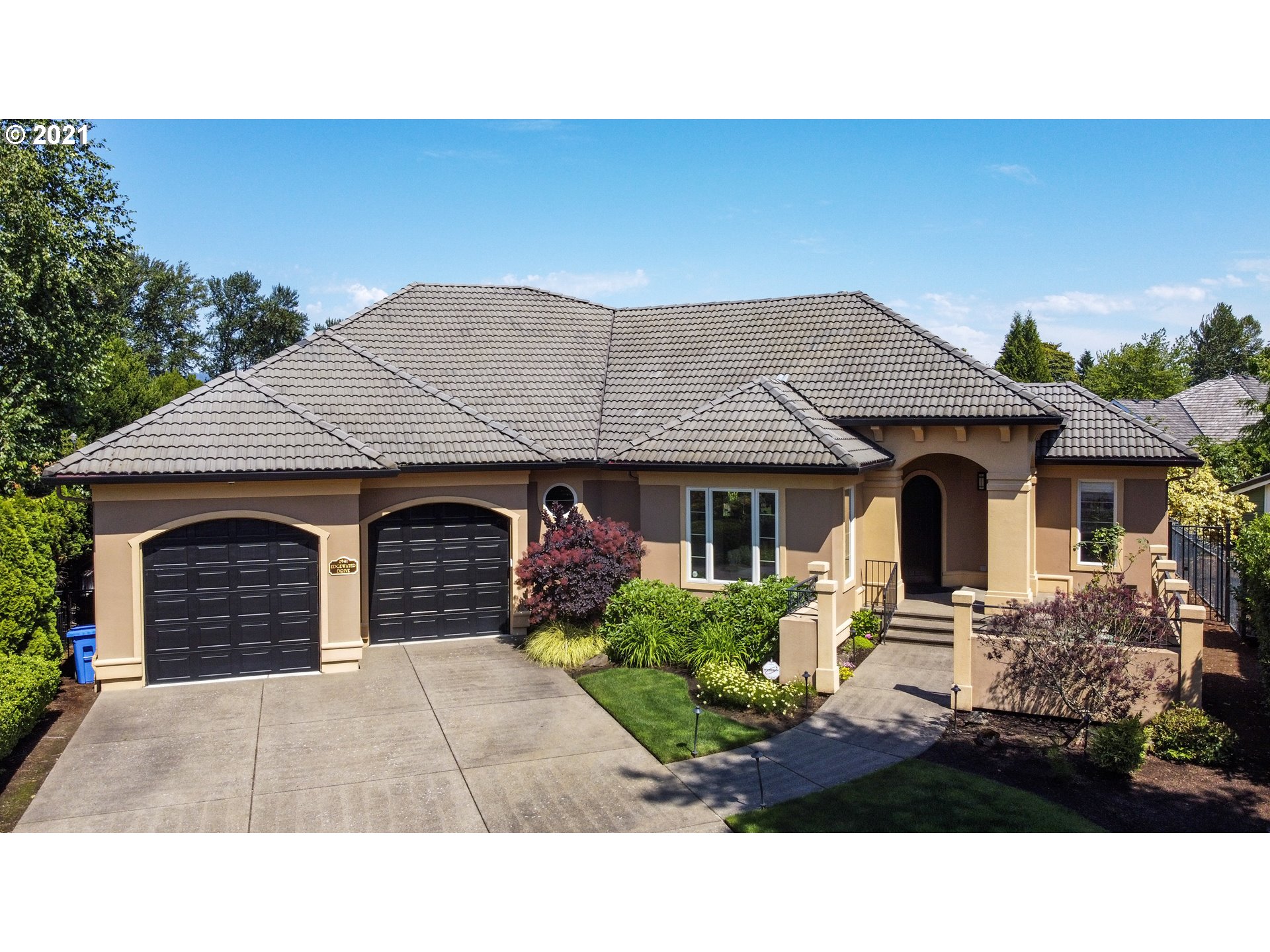 2941 EDGEWATER DR Eugene Home Listings - Galand Haas Real Estate